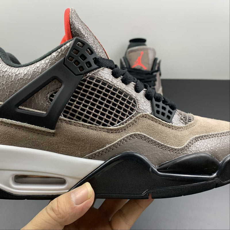 Nike Air Jordan 4 Retrô