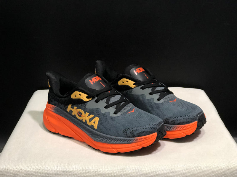 Hoka Challenger ATR 7