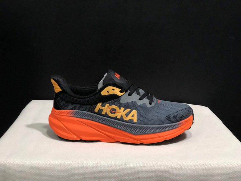 Hoka Challenger ATR 7