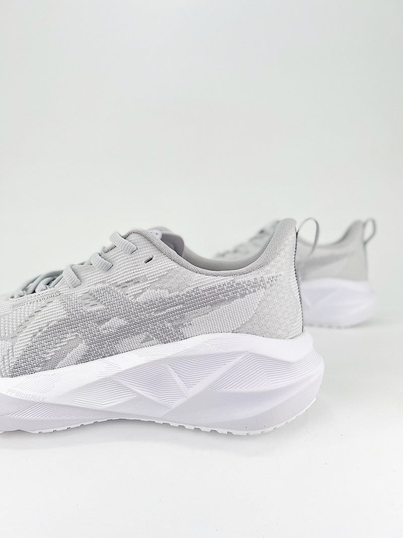 Asics Novablast 5