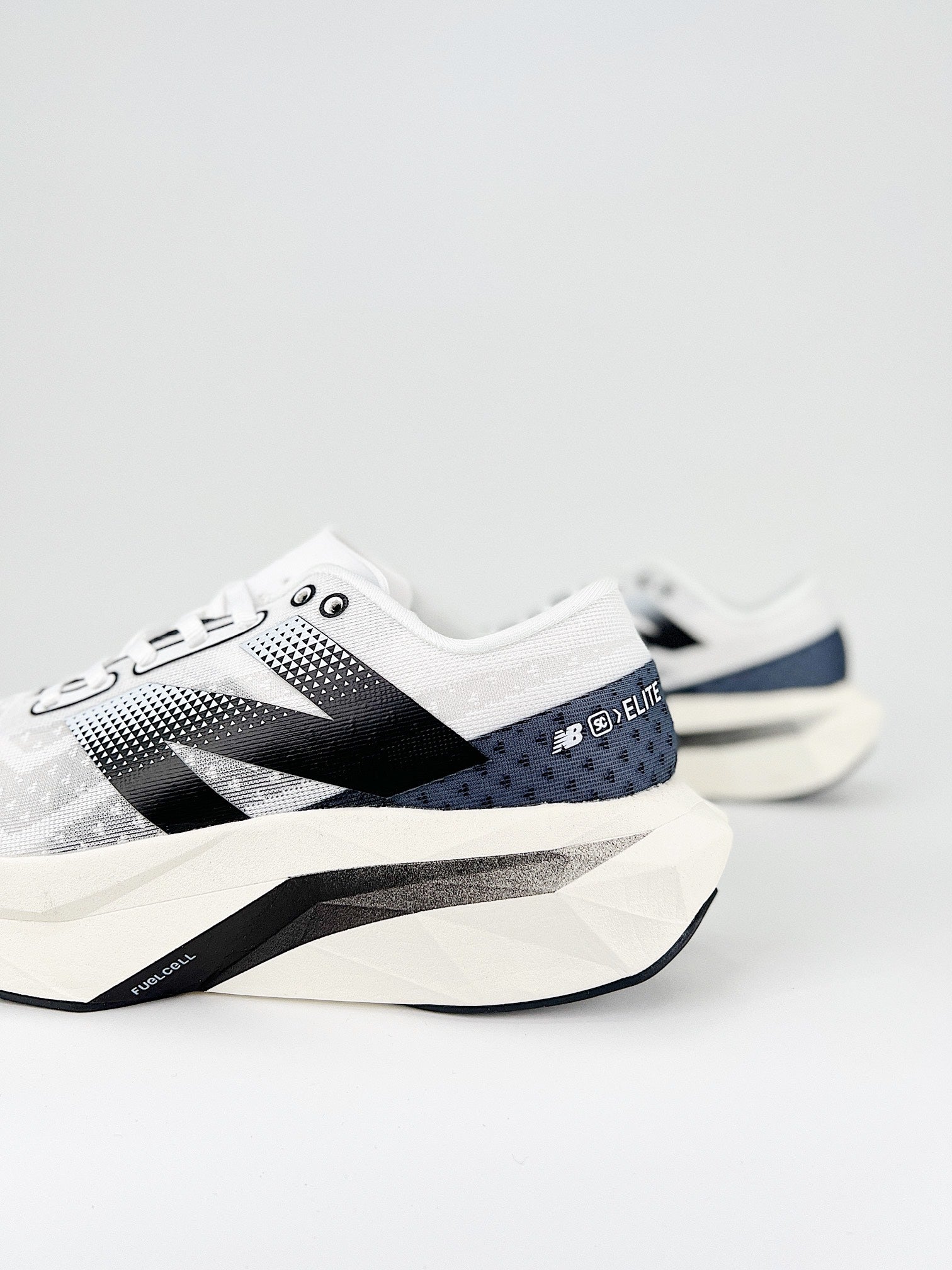 New Balance SC Elite V4 – Factory Outlet